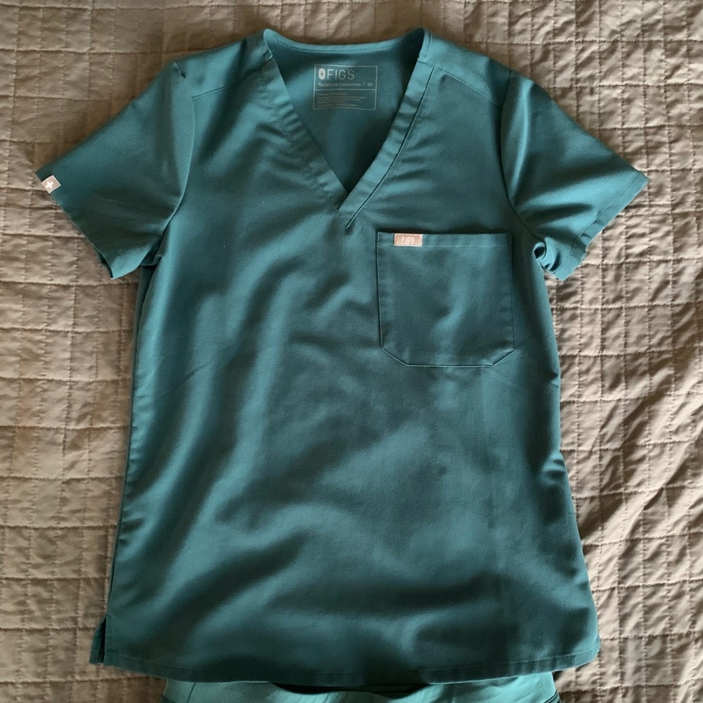Caribbean Blue Catarina -One-Pocket Scrub Top -XS